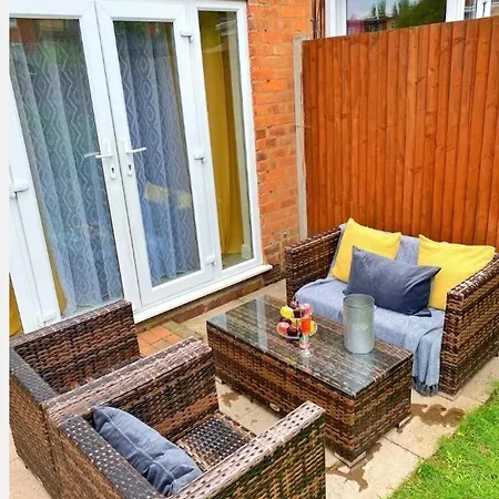 Luxurious Family Home In West Midlands Northfield Room photo