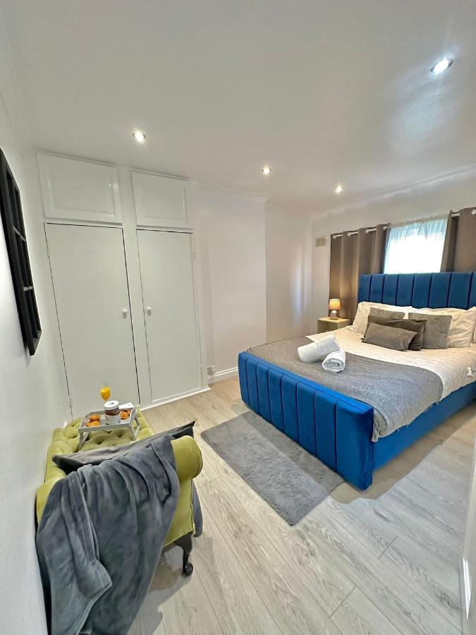 Luxurious Family In West Midlands * Northfield