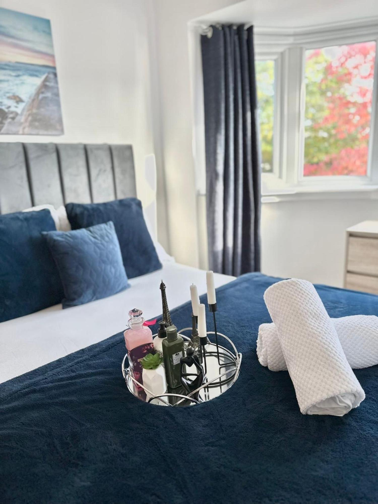 Luxurious Family In West Midlands * Northfield